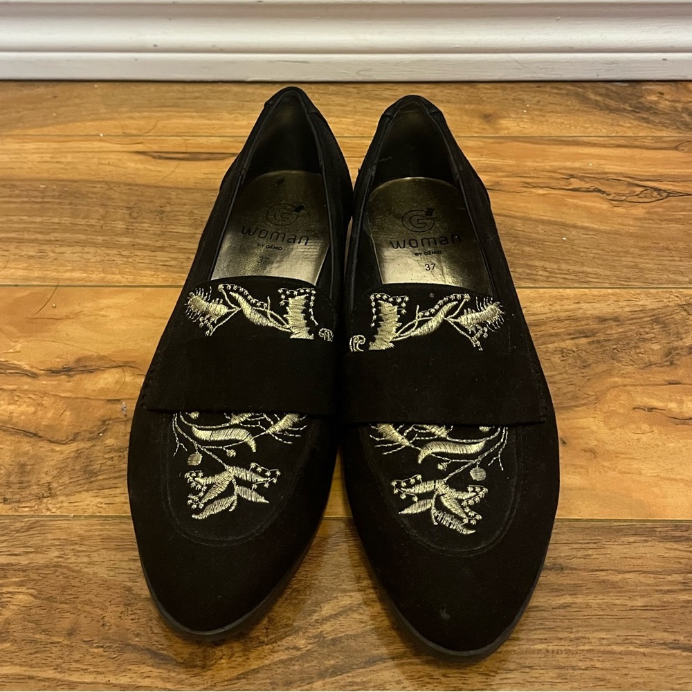 Elegant Black Embroidered Women's Moccasins